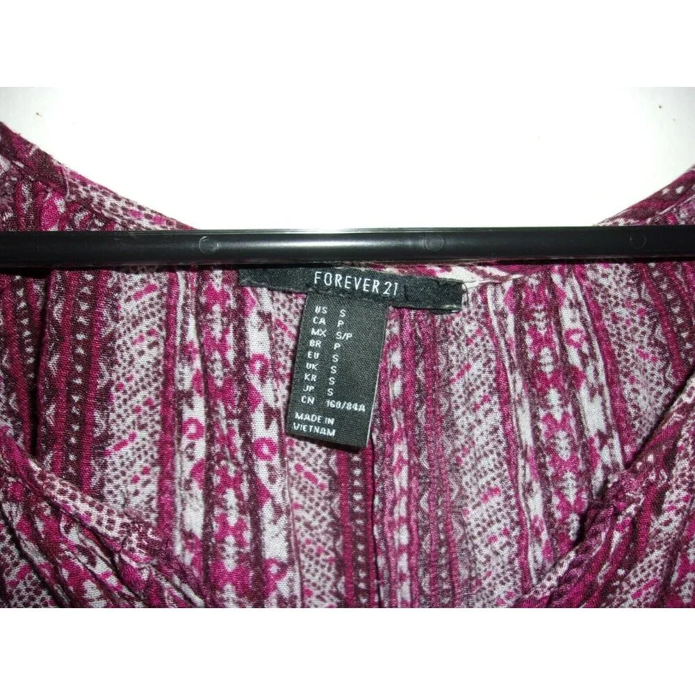 Forever 21 Pink White Purple Striped‎ Aztec Cropped Top S